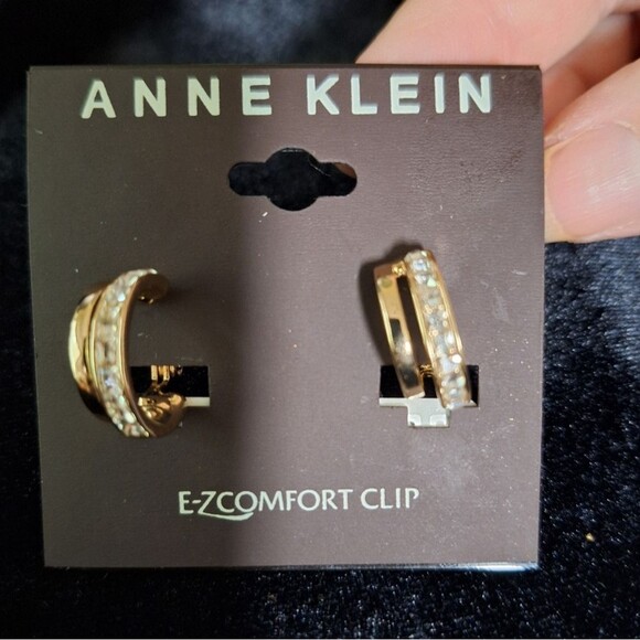 🎁Anne Klein Gold-Tone Small Square Crystal Double-Row Clip-On Hoop Earrings - Picture 5 of 5